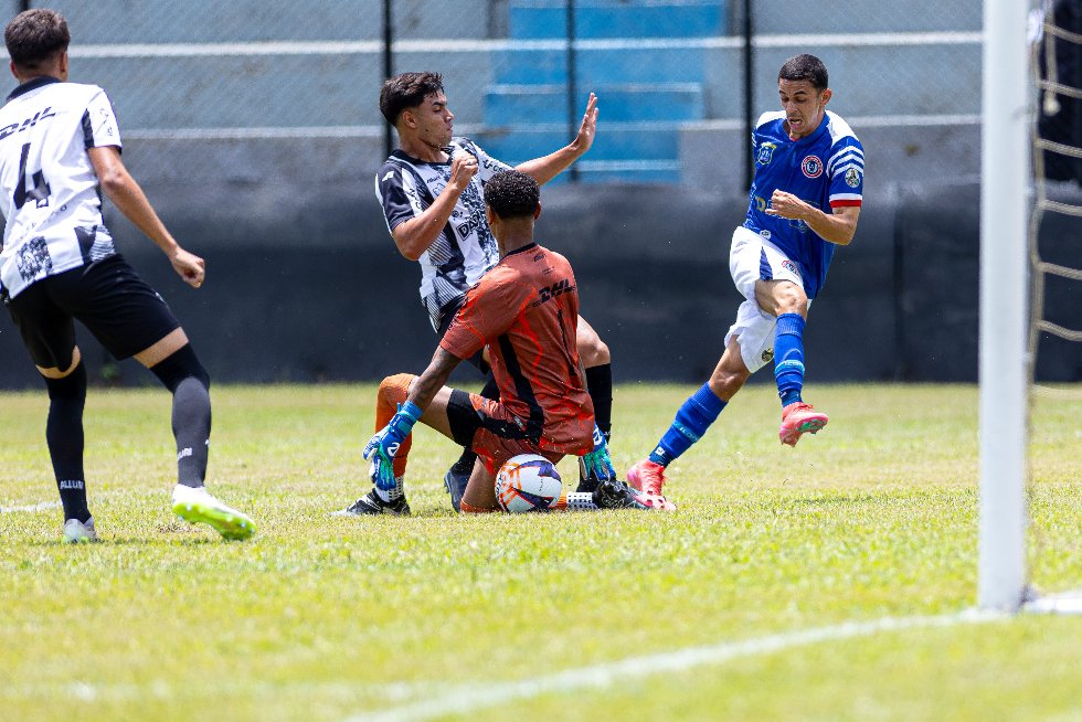 Canaã goleia e conquista primeira vitória para o DF na Copinha