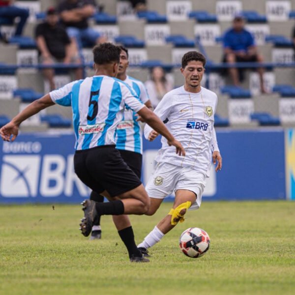 Em ritmo de treino, Samambaia passa pela Aruc e sobe para a segunda posição