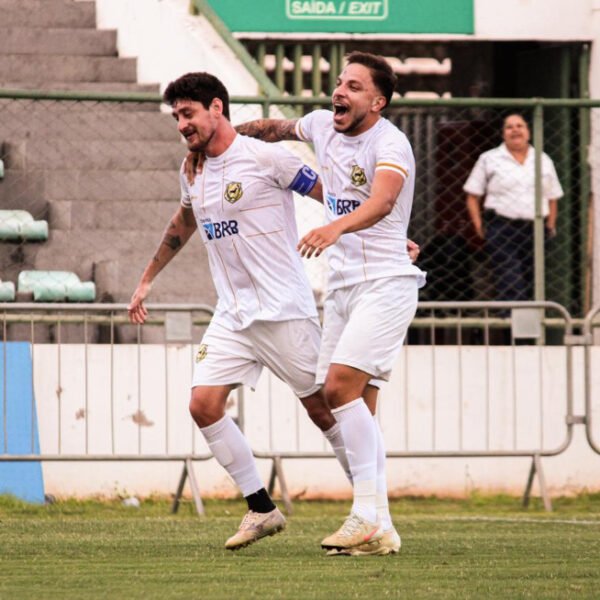 Salsicha ou Pitbull? Samambaia atropela o Paranoá e vai para a semifinal