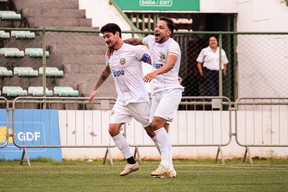 Salsicha ou Pitbull? Samambaia atropela o Paranoá e vai para a semifinal