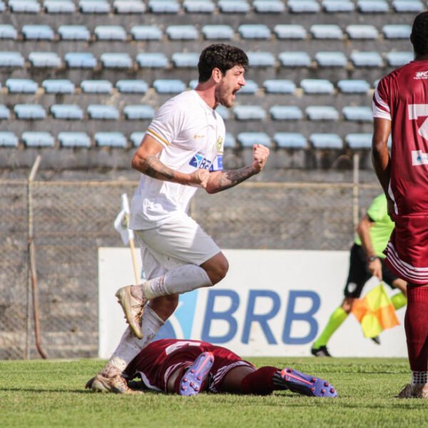 Samambaia goleia, sobe para a vice-liderança e complica o Brasília