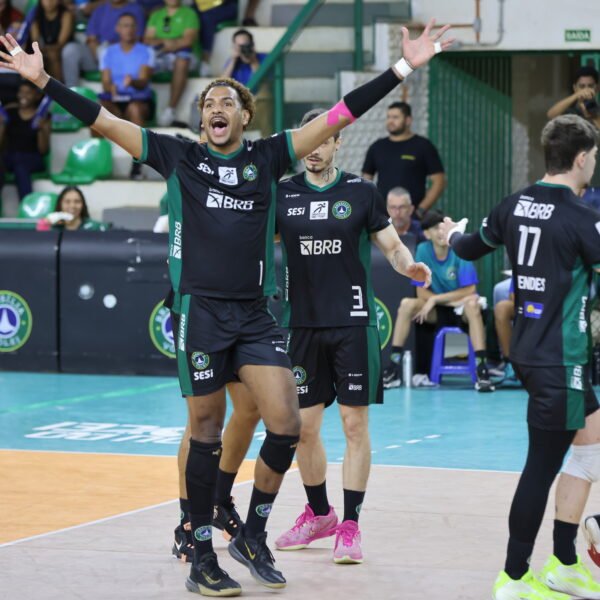 Brasília Vôlei vira sobre Montes Claros e sai na frente na semifinal