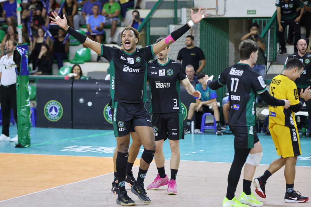 Brasília Vôlei vira sobre Montes Claros e sai na frente na semifinal