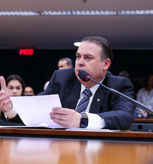 Julio Cesar Ribeiro propõe mudança na Lei Geral do Esporte para beneficiar estudantes