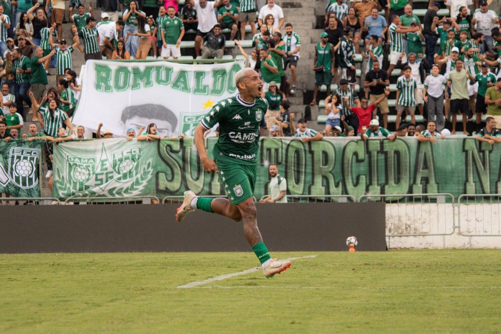 Gama vence Ceilândia de virada e é o primeiro finalista do Candangão 2026