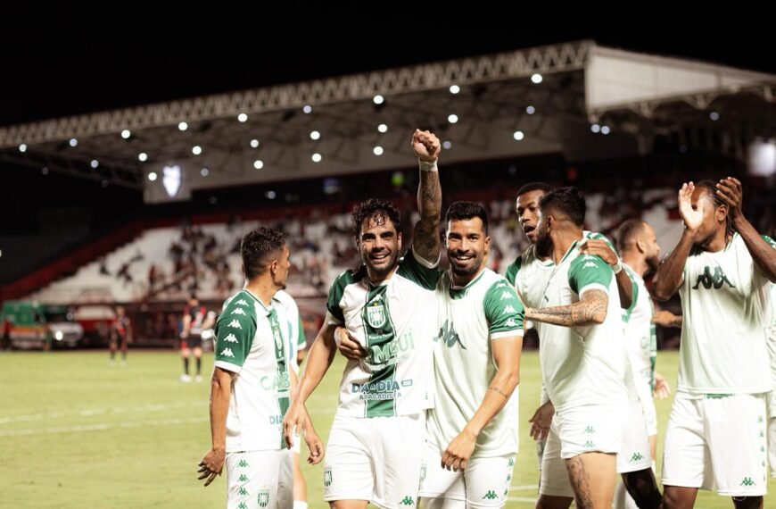 Henrique Almeida decide e Gama vira sobre o Atlético-GO