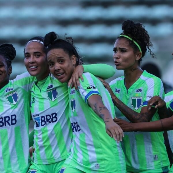 Rafaela faz dois de pênalti e Minas Brasília vence o Ação-MT na Série A2