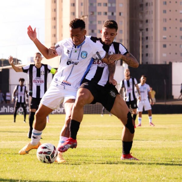 Capital vence o Ceilândia, segue entre os primeiros da tabela e complica rival