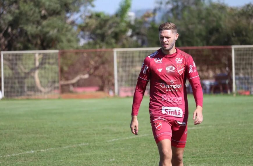 Brasiliense anuncia Marlone para sequência da temporada