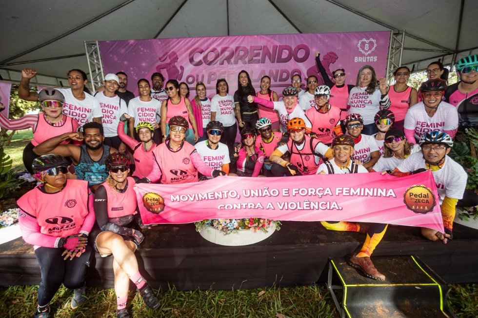 Correndo ou pedalando, mulheres ganham força contra a violência