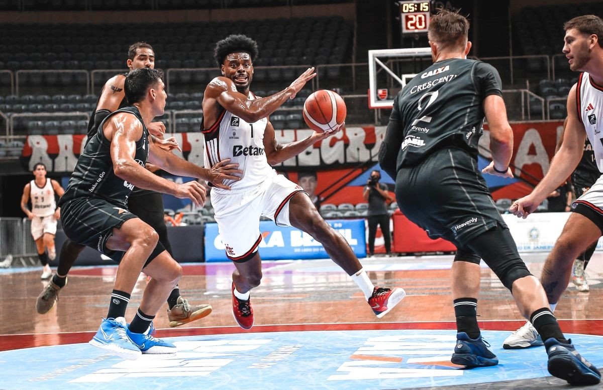Brasília perde fora de casa e Flamengo iguala playoffs do NBB