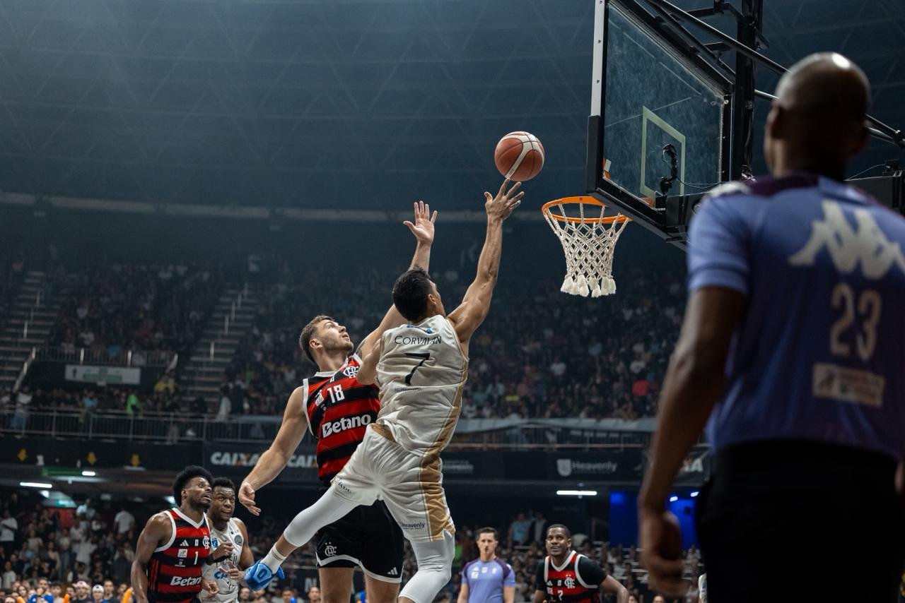 Brasília derrota Flamengo e vai à semifinal do NBB após 10 anos