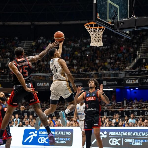 Com menor placar da história dos playoffs da NBB, Brasília vence Franca e empata série