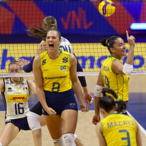 Brasil quebra série histórica e vence a tricampeã Itália em cinco sets pela VNL em Brasília