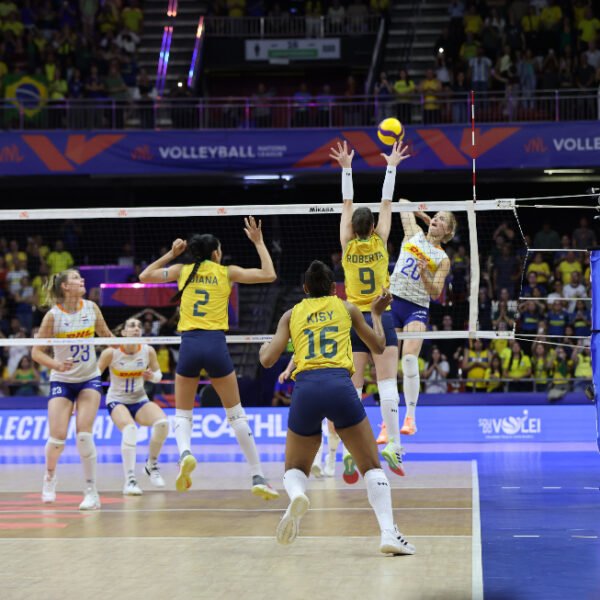 Brasil vence a Holanda na estreia da VNL e faz a festa da torcida em Brasília