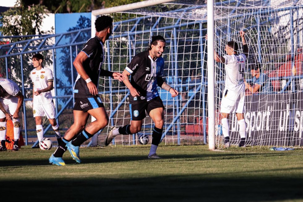 Capital goleia a Aparecidense no JK, garante classificação e segue vivo na Série D