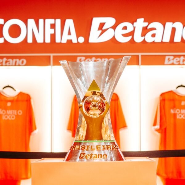Na Praia: Taça do Brasileirão Betano chega ao festival para visitação do público