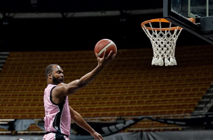 Com placar centenário, Brasília vence Corinthians na estreia do NBB